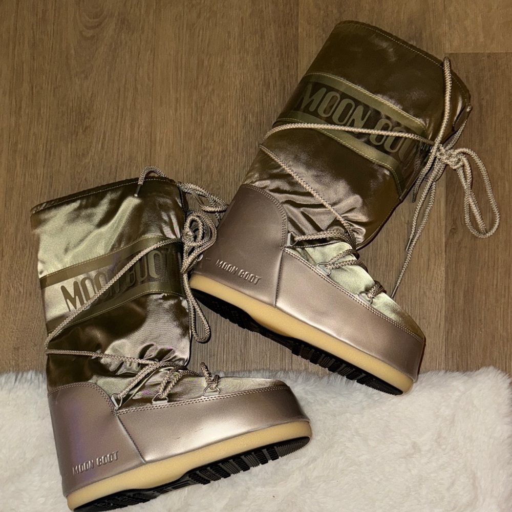 Moon Boot Women's Shiny Gold Winter Boots
